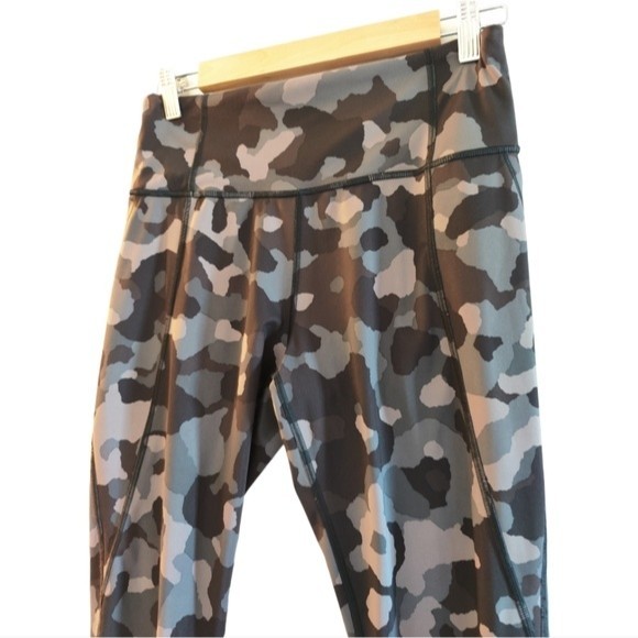 Athleta Lightning Camo 7/8 Tight , Gray Camo size M - Picture 7 of 8